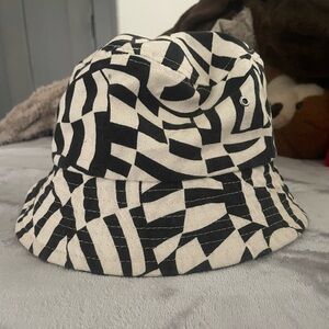 urban outfitters bucket hat
